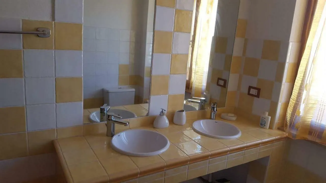 אלגהרו Dalerci Apartment 0*,  איטליה